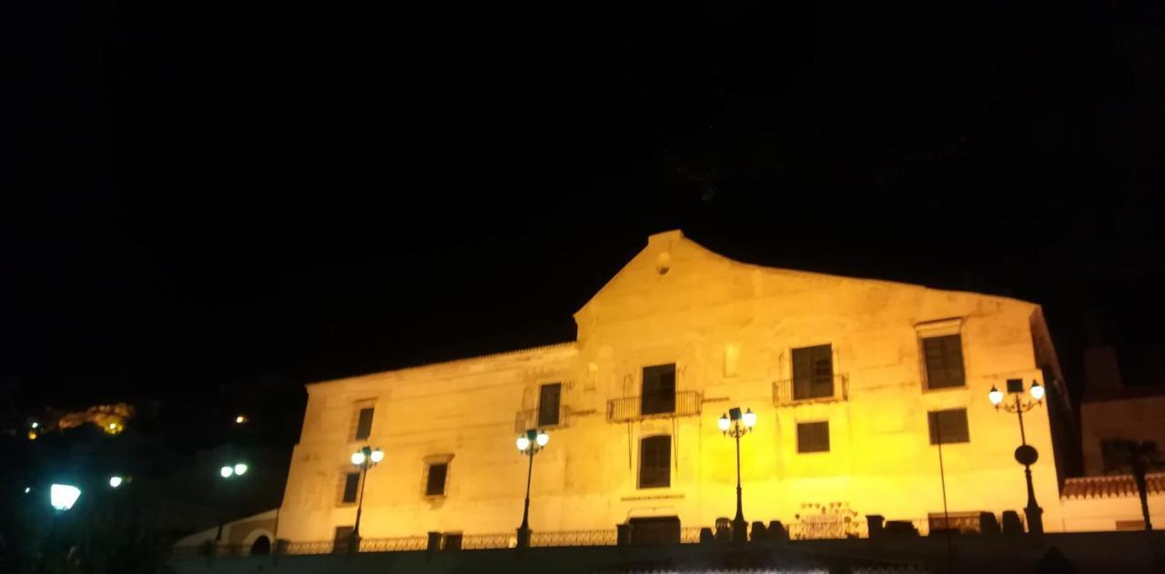 Casita Ana En El Centro De *